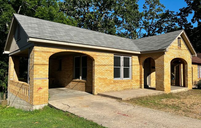 Cozy 3-Bedroom House on Linwood Ave.