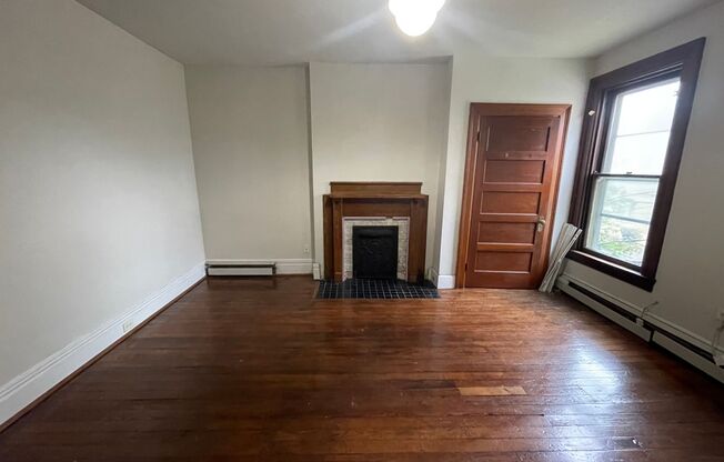 2 beds, 1 bath, $1,700