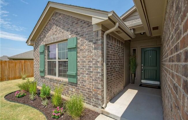 3 Bed | 2 Bath | 2 Car (Deep) Garage - Valencia Addition - Deer Creek Schools - Refrigerator Included