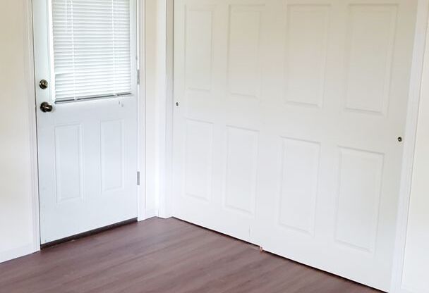 3 beds, 1 bath, 950 sqft, $1,424, Unit 5822-3 Russett