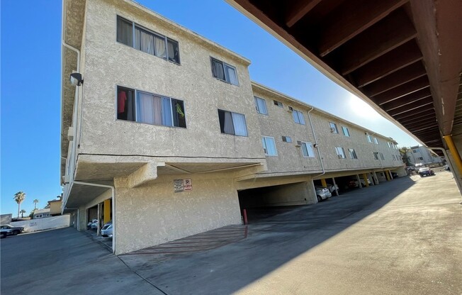 8800 Cedros Ave #125