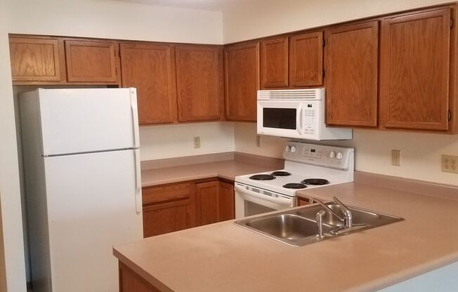 2 beds, 1 bath, 950 sqft, $1,095, Unit South Hampton Condo Smaller 2 Br 1 Bath