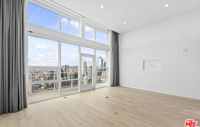 4 beds, 4.5 baths, 3,652 sqft, $25,000, Unit PH 1