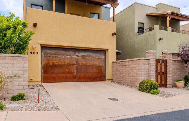3 Bedroom 2.5 Bathroom FULLY FURNISHED!