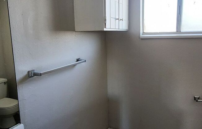 2 beds, 1 bath, 800 sqft, $995, Unit #20