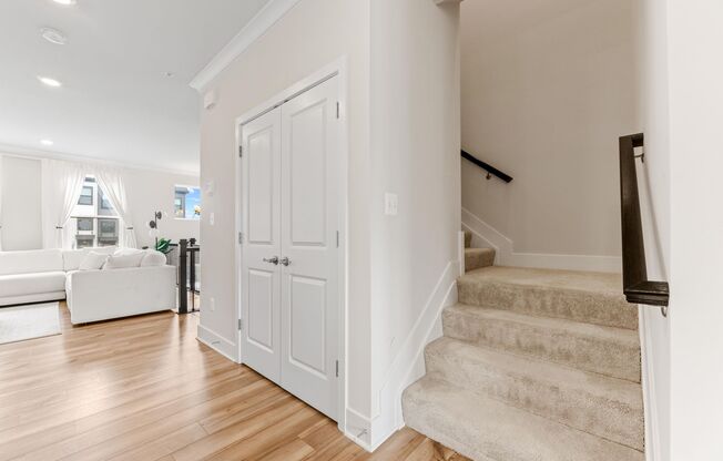 Stunning 3 BR/3.5 BA Townhome in Tanyard Shores!