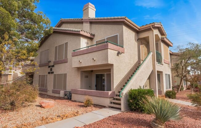 Beautiful, upgraded 2 bd/2ba condo located in the heart of the Whitney Ranch area!