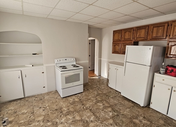 2 beds, 1 bath, 840 sqft, $2,300, Unit 2