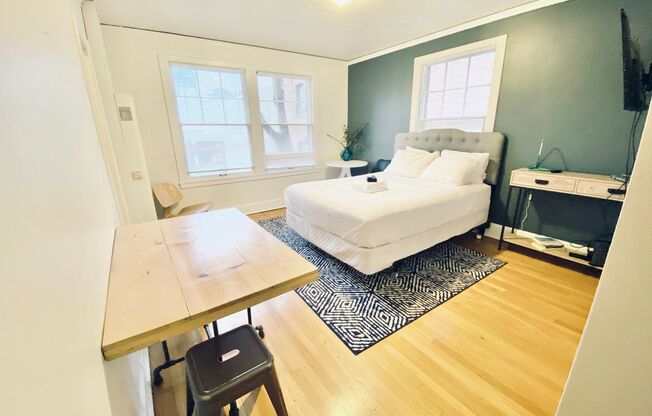 Studio, 1 bath, 320 sqft, $1,325, Unit 211