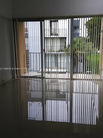 110 FONTAINEBLEAU BL