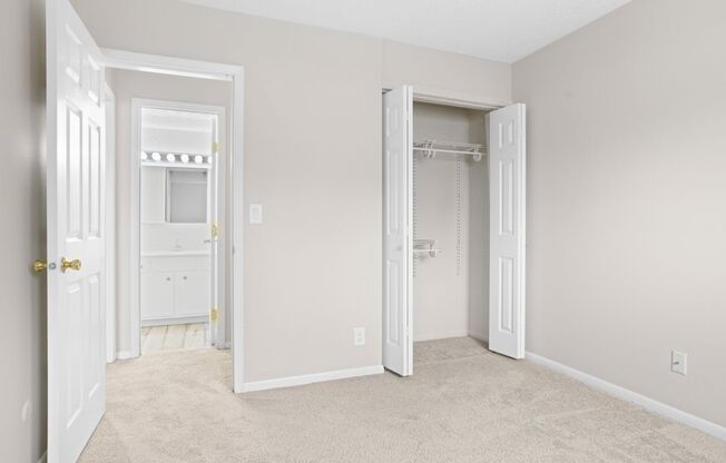 2 beds, 1 bath, 800 sqft, $1,100, Unit 379-206