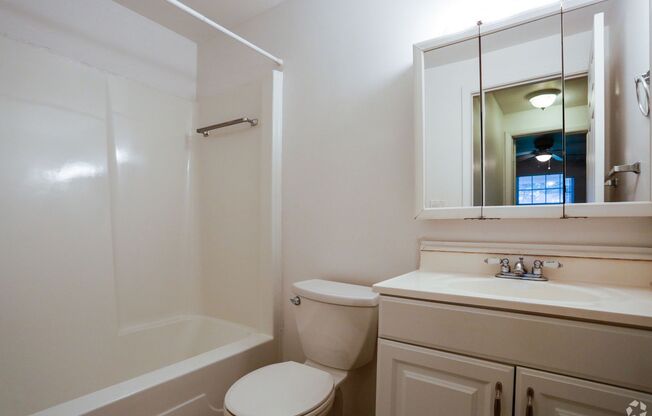 1 bed, 1 bath, 585 sqft, $940, Unit 11