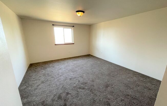 3 beds, 2 baths, 1,334 sqft, $1,450, Unit 935