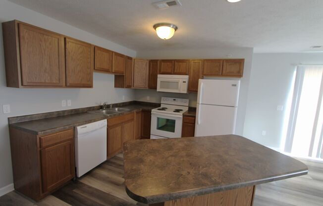 2 beds, 1 bath, 1,100 sqft, $1,150, Unit 6713-1