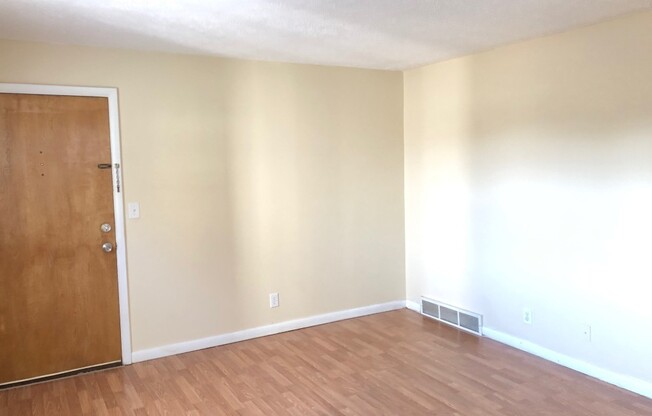 2 beds, 1 bath, $895, Unit #4