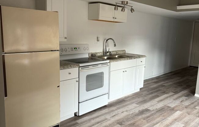 1 bed, 1 bath, 600 sqft, $925, Unit Unit 2