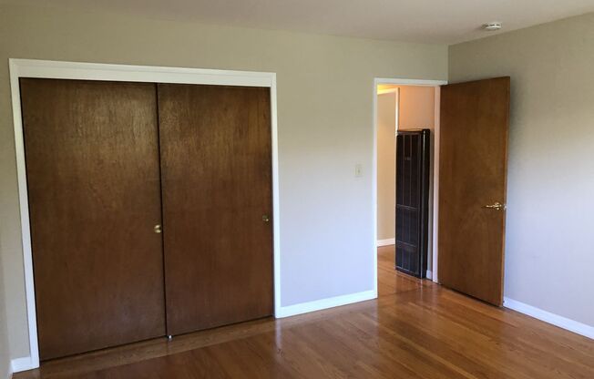 2 beds, 1 bath, $2,700