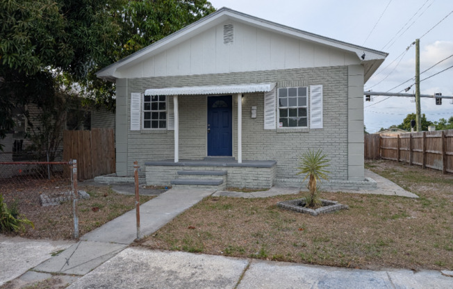 1316 E HOLMES AVE