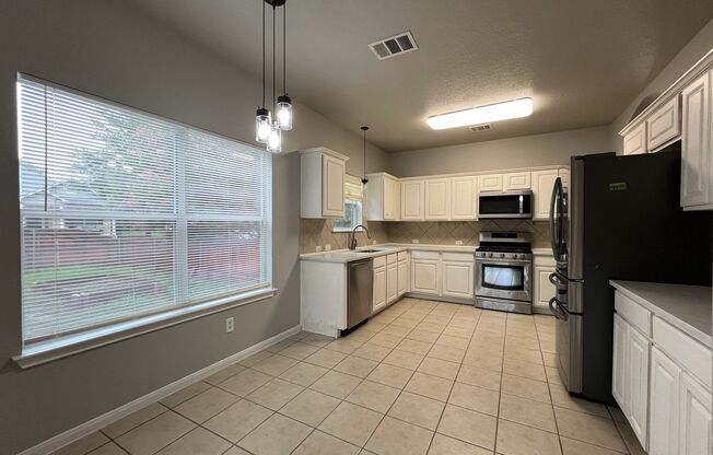 BIG 4/2.5 in Georgetown Village