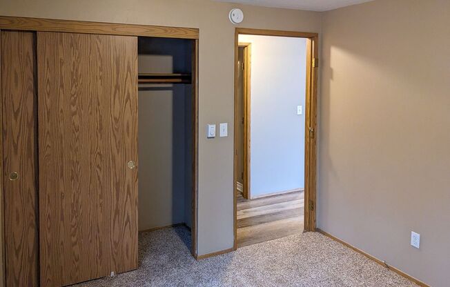 2 beds, 1 bath, 850 sqft, $1,325, Unit 43