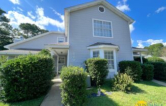 Beautiful Emerald Gardens Home with a Community Pool!