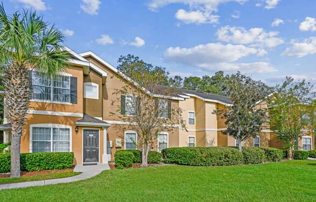 West Pointe Villas Apartment Homes