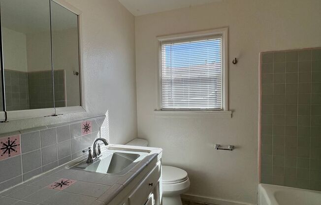 3 beds, 1 bath, $1,300