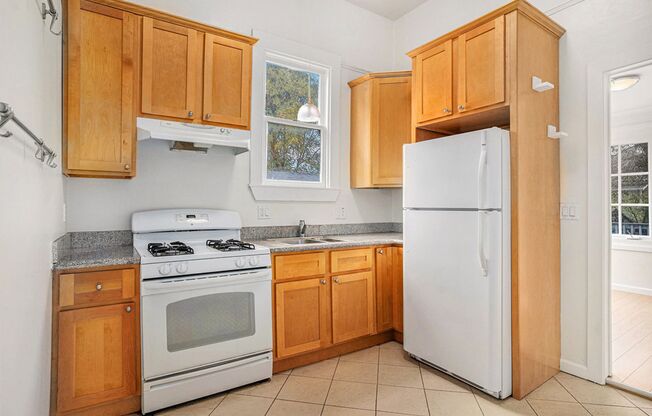 740 Pacific Ave #C -2  bedroom | 1 bath | Upper unit