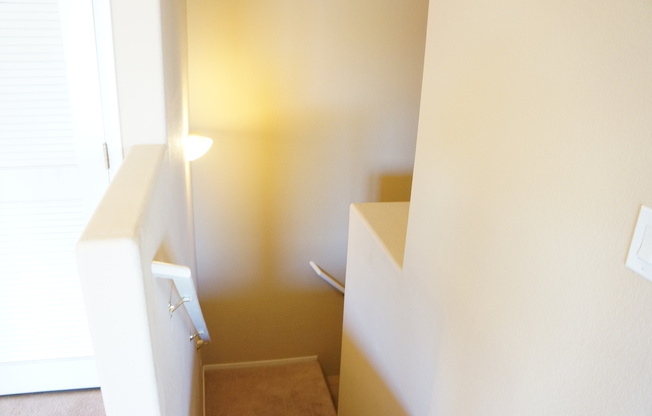 WONDERFUL 2 BEDROOM TOWNHOUSE IN GATED COMMUNITY!!