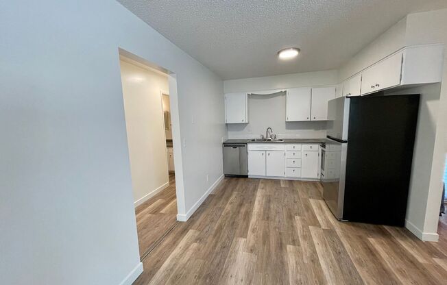 2 beds, 1 bath, 760 sqft, $1,100, Unit 10