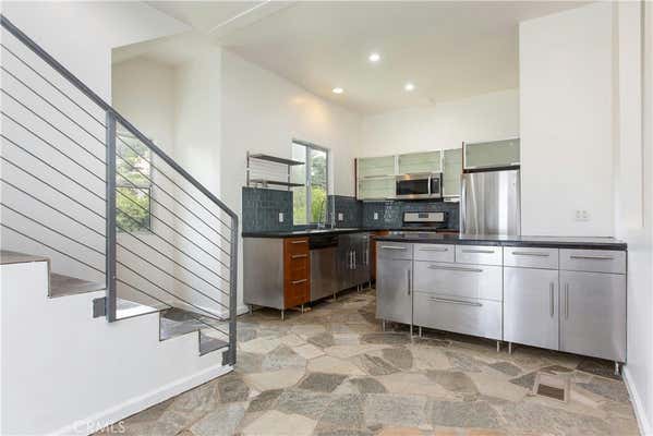 3836 DE LONGPRE AVE