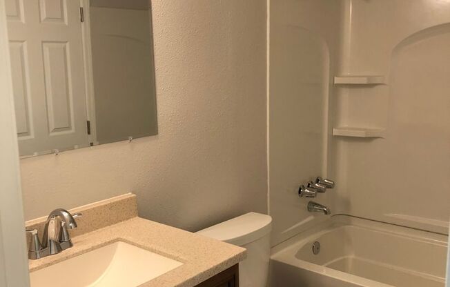 2 beds, 1 bath, 945 sqft, $1,575, Unit 085