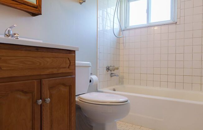 2 beds, 1 bath, 800 sqft, $850, Unit Unit 38