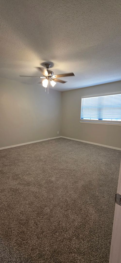 2 beds, 2 baths, 925 sqft, $1,100, Unit 213