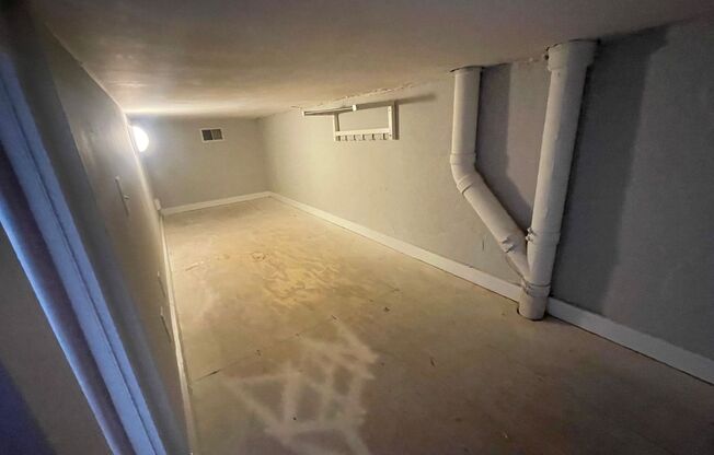 2 beds, 2 baths, $1,300, Unit Unit 202