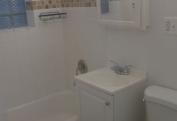 1 bed, 1 bath, 652 sqft, $1,695, Unit G