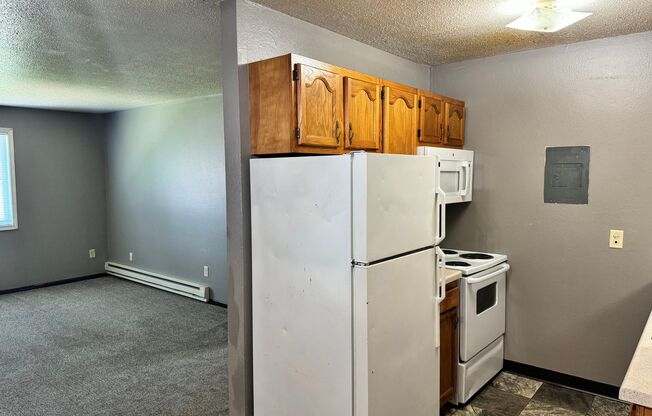 3 beds, 2 baths, 1,035 sqft, $945, Unit 1929-23