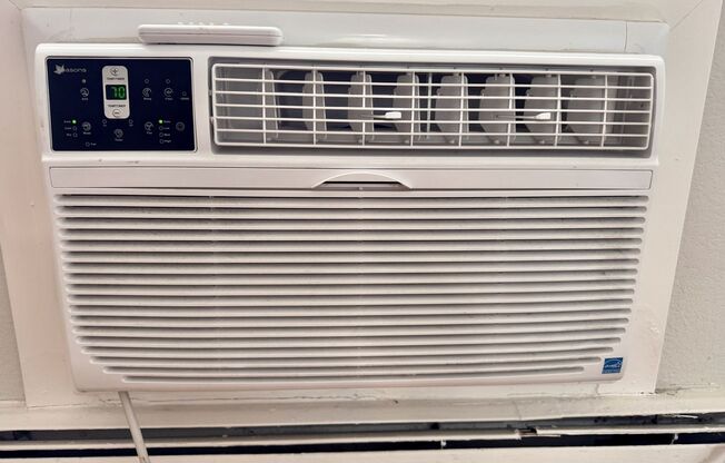 2 beds, 1 bath, 700 sqft, $1,175, Unit 32