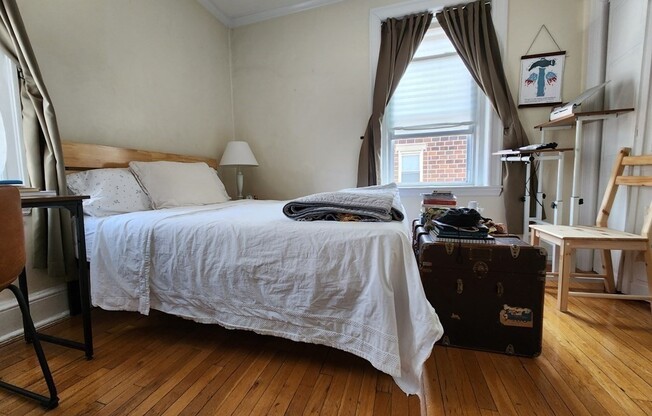 3 beds, 1 bath, 1,087 sqft, $4,500, Unit 6