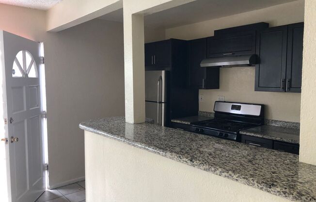 Beautiful Studio apartment in the heart of Pacific Beach!