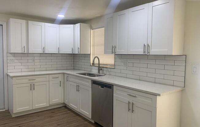 7111 N 53 ST