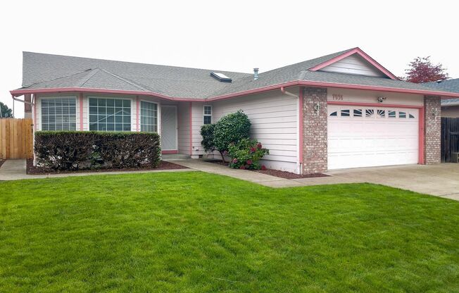 Single Level Three Bedroom Keizer Home - Ridgemont 7036