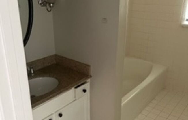 2 beds, 2 baths, $1,200, Unit 4