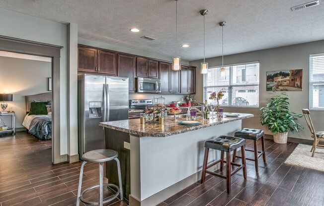 3 beds, 2 baths, 1,469 sqft, $1,995, Unit B - 1004 Unit 226 - C1469 Lake View