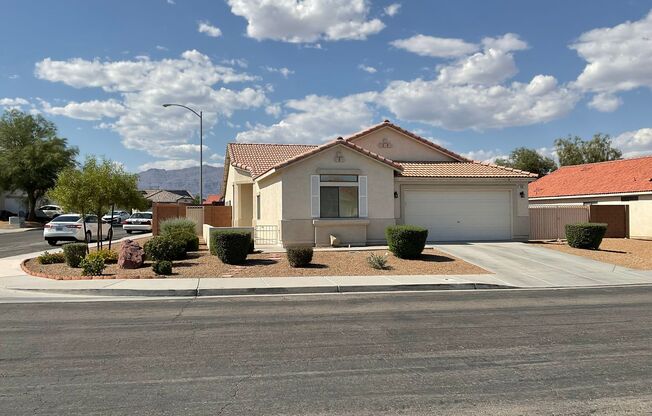 Great 1 story home 4br, 2bath, 2cg, RV gate all upgraded