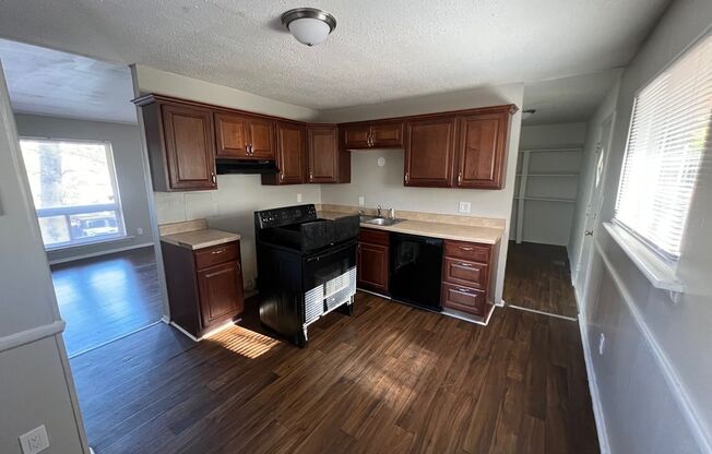 3 beds, 1 bath, $1,300