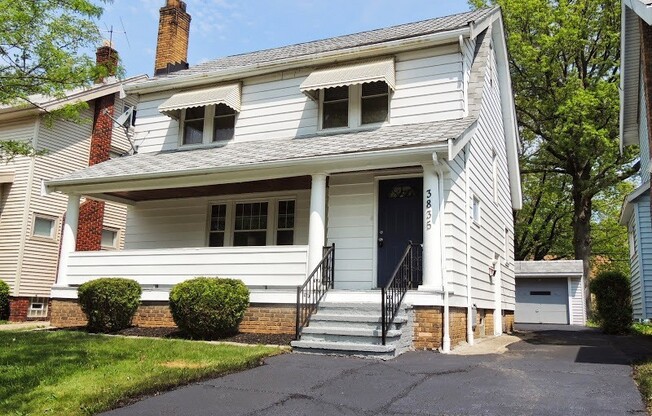 3 Bed - 1.5 Bath Colonial for Rent in Cleveland Heights!