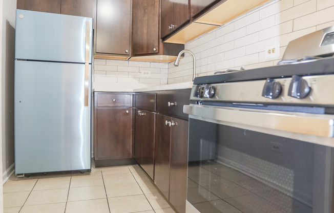 1055 W CATALPA