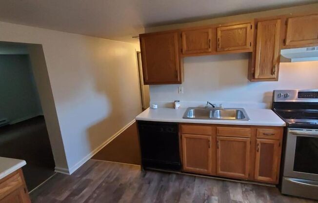 2 beds, 1 bath, 800 sqft, $1,200, Unit 6