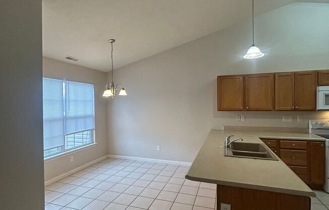 3 beds, 2 baths, $1,650